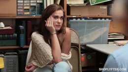 Shoplyfter   Peyton Robbie