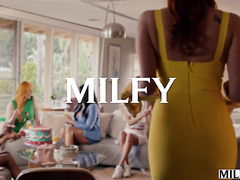 Redhead MILF Sedona Reign Can’t Get Enough Of Mover Alberto Blanco’s Big Cock